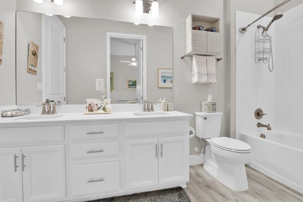 Image 14 of property listing at 7524 N Blue Spring Drive, Parkland, FL 33067