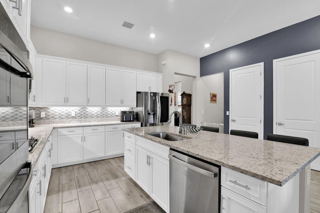 Image 22 of property listing at 7524 N Blue Spring Drive, Parkland, FL 33067