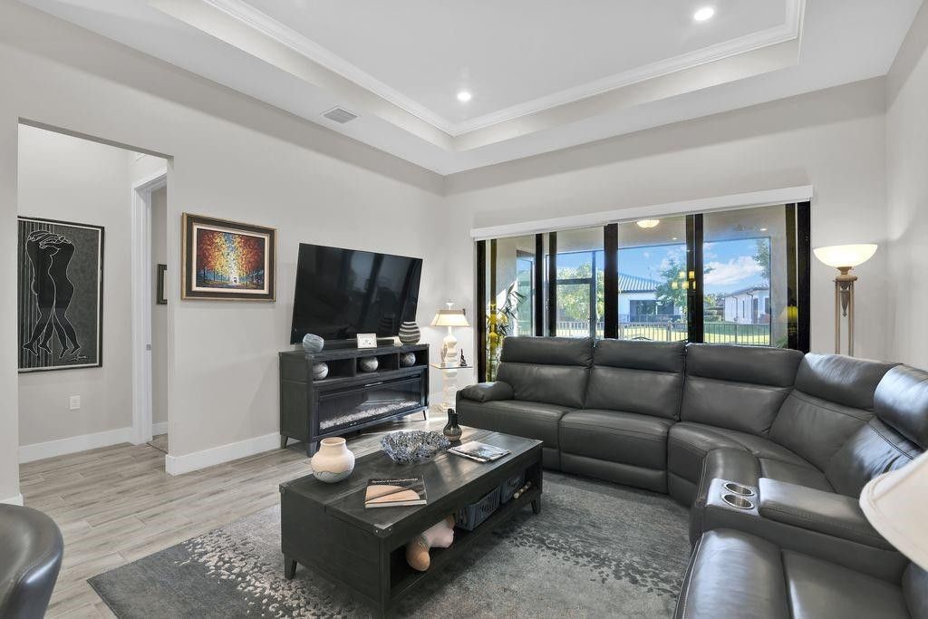 Image 27 of property listing at 7524 N Blue Spring Drive, Parkland, FL 33067