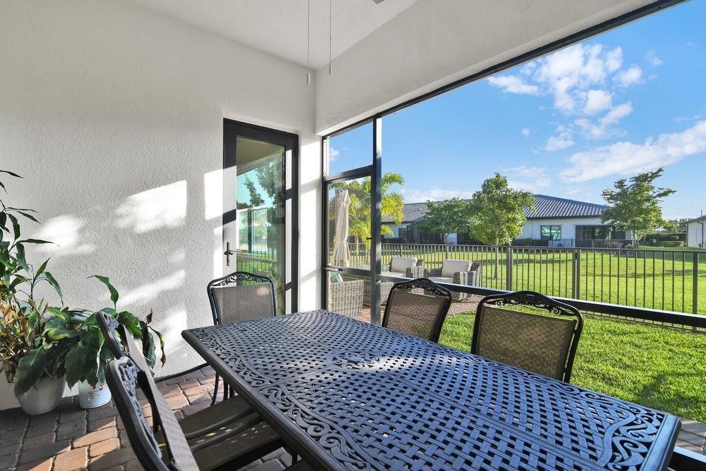 Image 33 of property listing at 7524 N Blue Spring Drive, Parkland, FL 33067