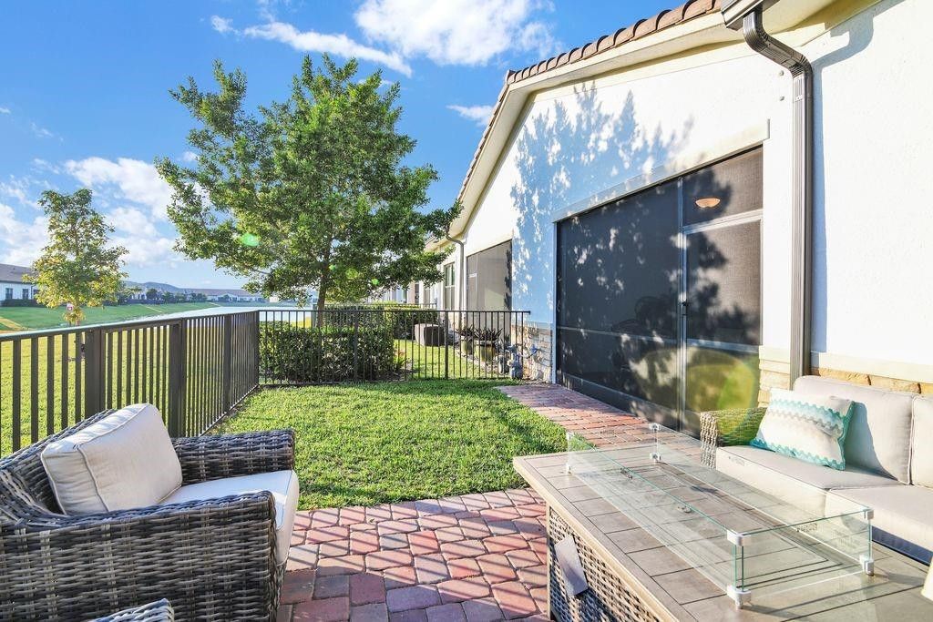 Image 36 of property listing at 7524 N Blue Spring Drive, Parkland, FL 33067