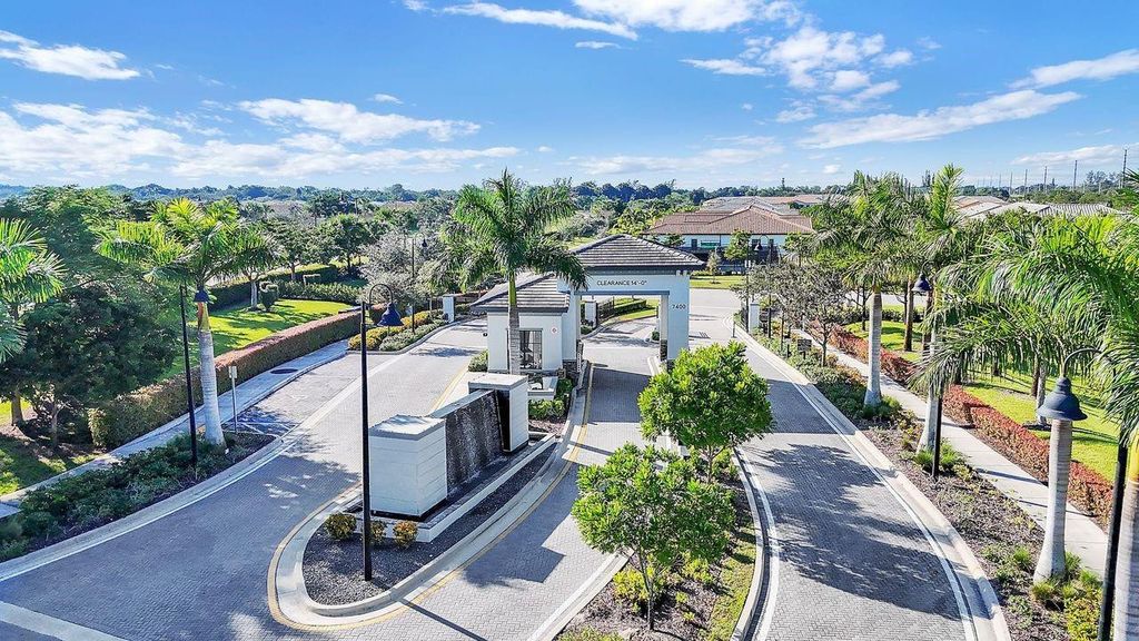 Image 42 of property listing at 7524 N Blue Spring Drive, Parkland, FL 33067