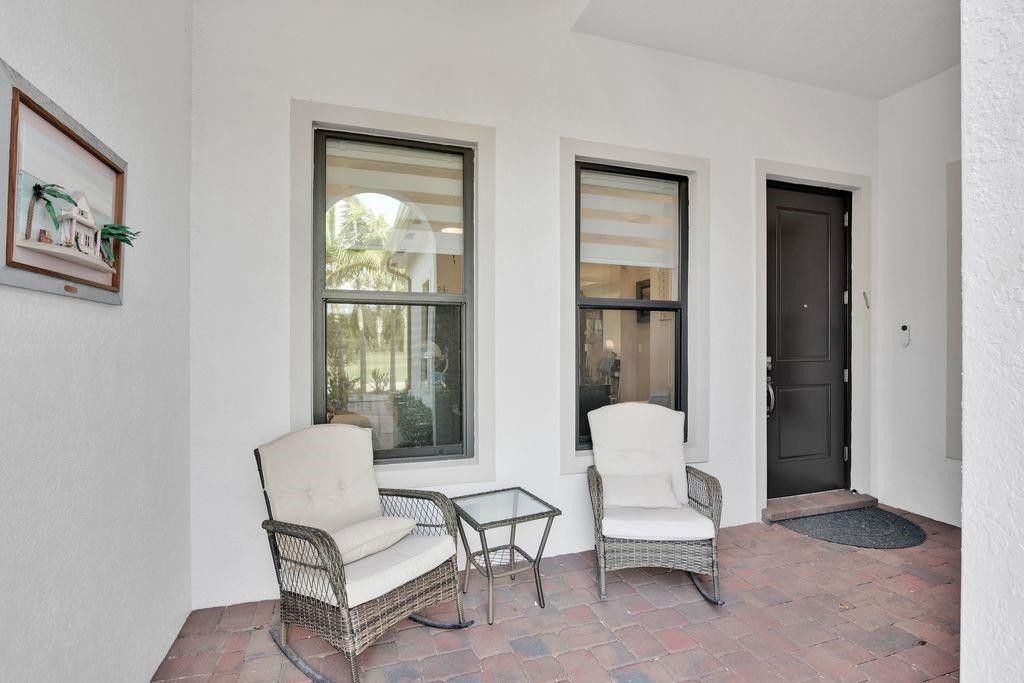 Image 6 of property listing at 7524 N Blue Spring Drive, Parkland, FL 33067