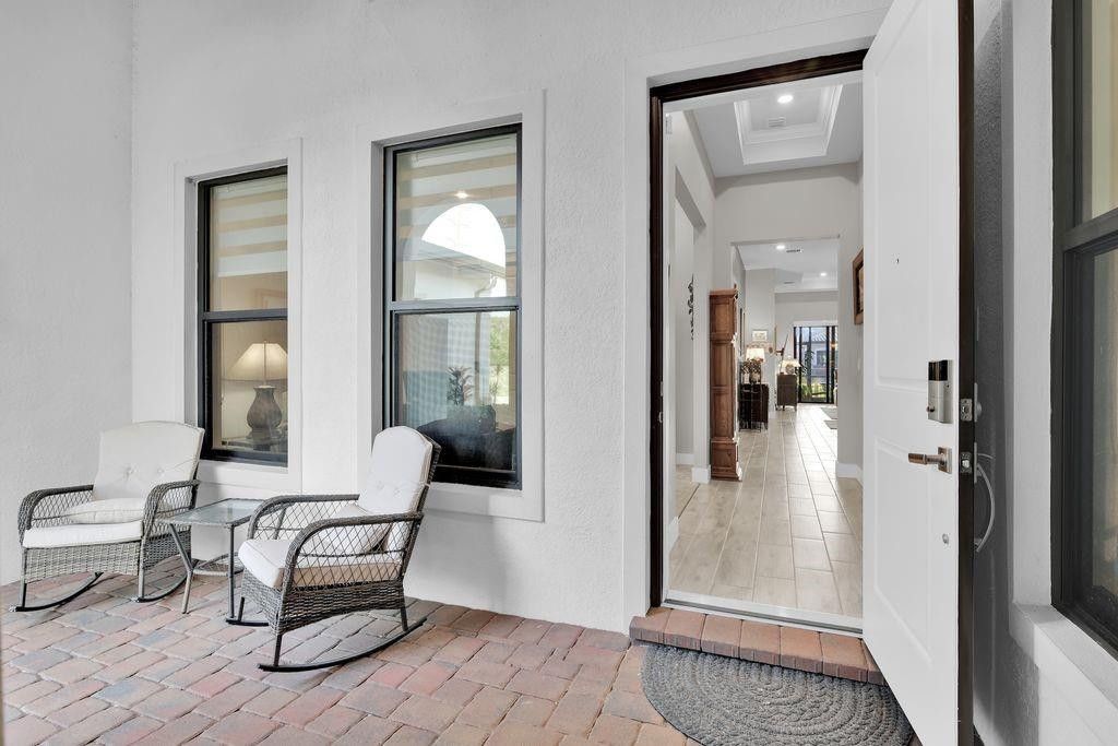 Image 7 of property listing at 7524 N Blue Spring Drive, Parkland, FL 33067