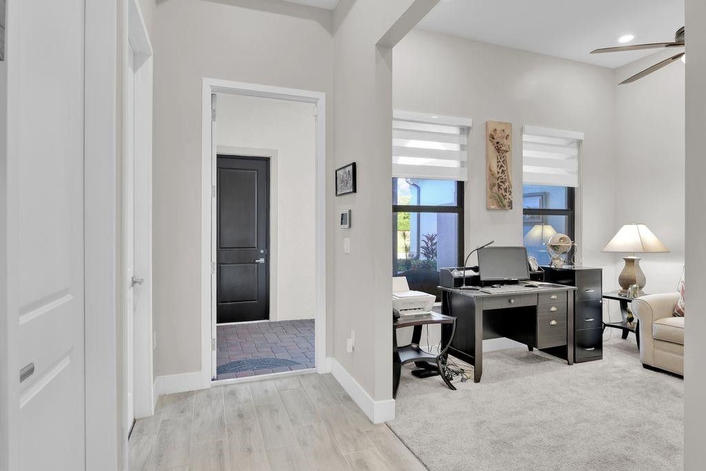 Image 9 of property listing at 7524 N Blue Spring Drive, Parkland, FL 33067