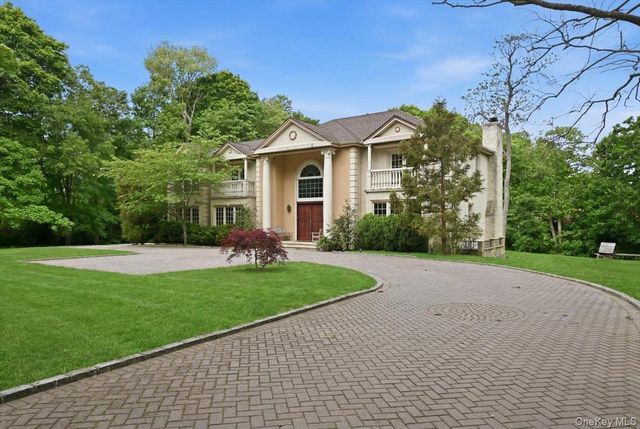 31 Cornwall Lane, Sands Point, NY 11050