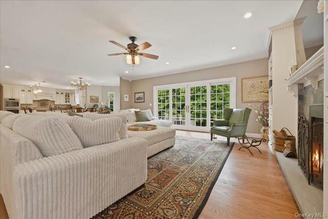 31 Cornwall Lane, Sands Point, NY 11050