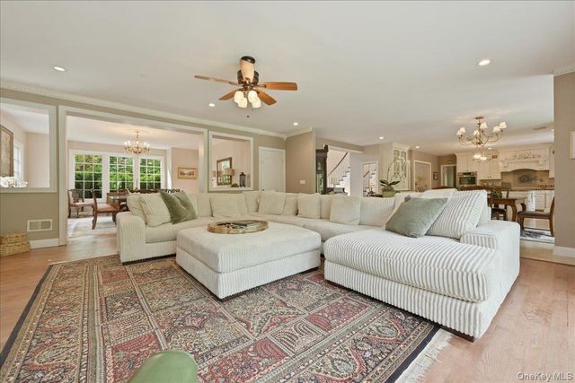 31 Cornwall Lane, Sands Point, NY 11050