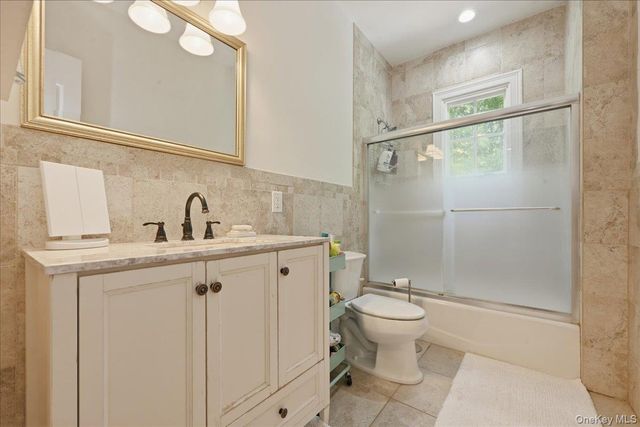 31 Cornwall Lane, Sands Point, NY 11050
