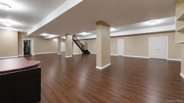 31 Cornwall Lane, Sands Point, NY 11050