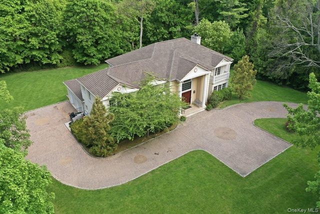 31 Cornwall Lane, Sands Point, NY 11050