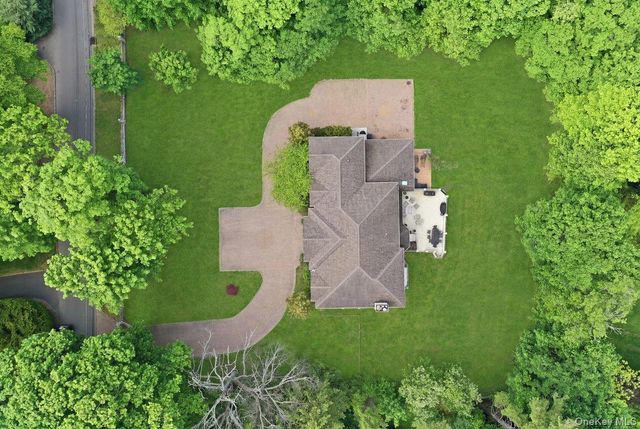 31 Cornwall Lane, Sands Point, NY 11050