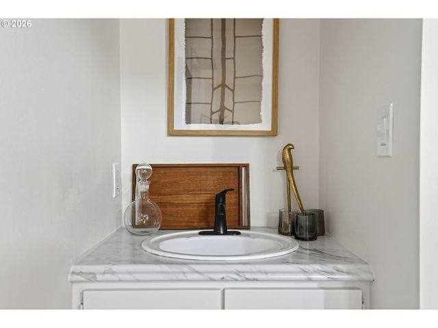 5440 Ne JESSUP St, Portland, OR 97218