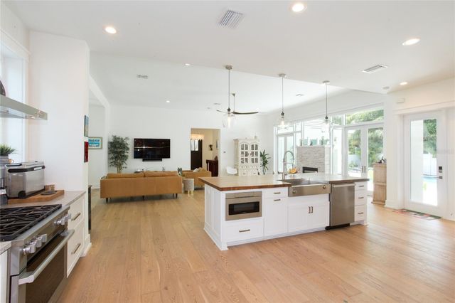335 16TH AVENUE NE, St Petersburg, FL 33704