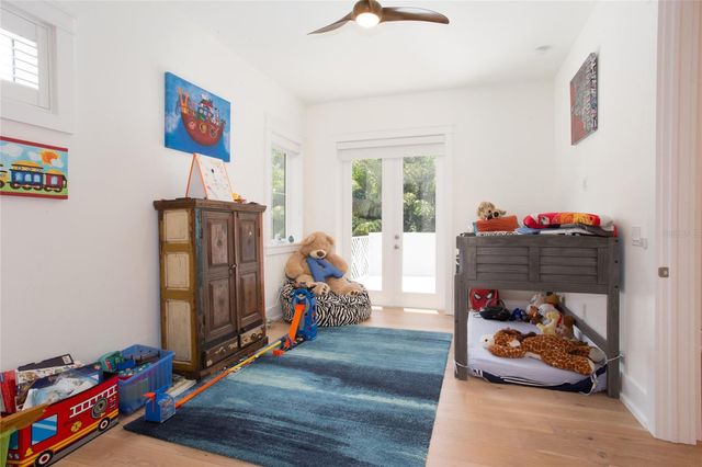 335 16TH AVENUE NE, St Petersburg, FL 33704