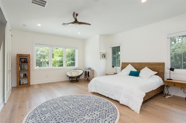335 16TH AVENUE NE, St Petersburg, FL 33704