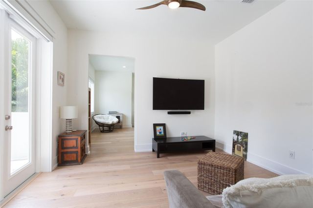 335 16TH AVENUE NE, St Petersburg, FL 33704