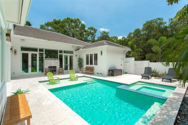335 16TH AVENUE NE, St Petersburg, FL 33704