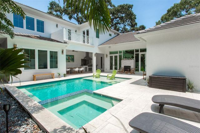 335 16TH AVENUE NE, St Petersburg, FL 33704