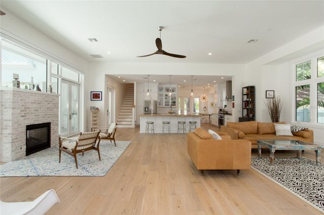 335 16TH AVENUE NE, St Petersburg, FL 33704