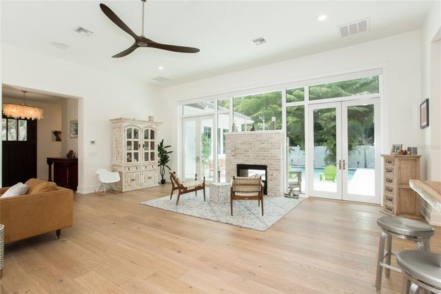 335 16TH AVENUE NE, St Petersburg, FL 33704