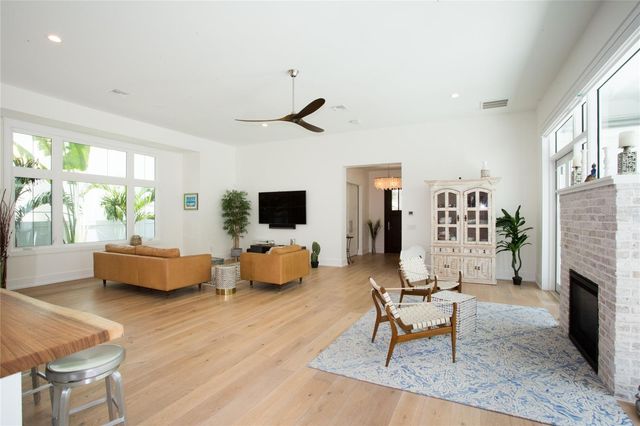 335 16TH AVENUE NE, St Petersburg, FL 33704