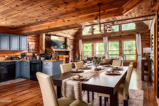 2615 Bear Crossing Way, Sevierville, TN 37862