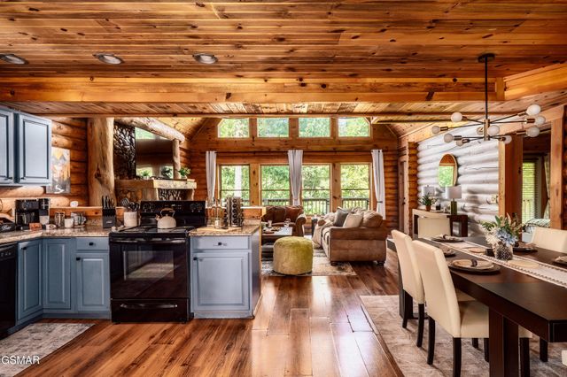 2615 Bear Crossing Way, Sevierville, TN 37862