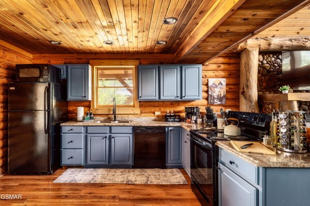2615 Bear Crossing Way, Sevierville, TN 37862