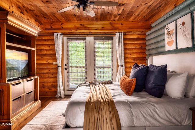 2615 Bear Crossing Way, Sevierville, TN 37862