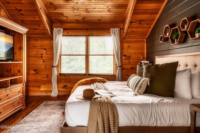 2615 Bear Crossing Way, Sevierville, TN 37862