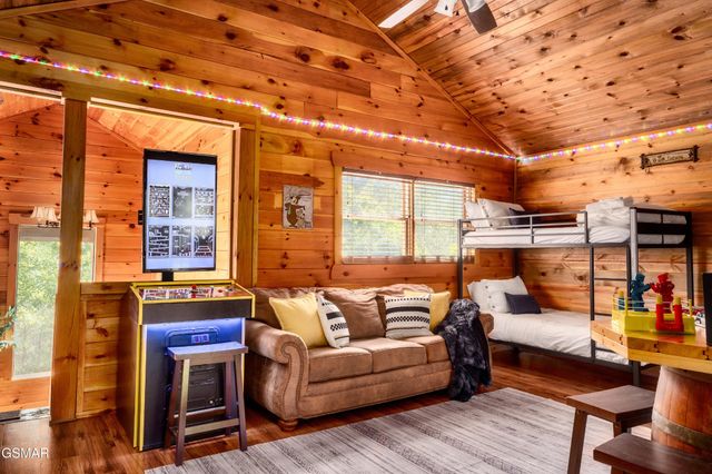2615 Bear Crossing Way, Sevierville, TN 37862