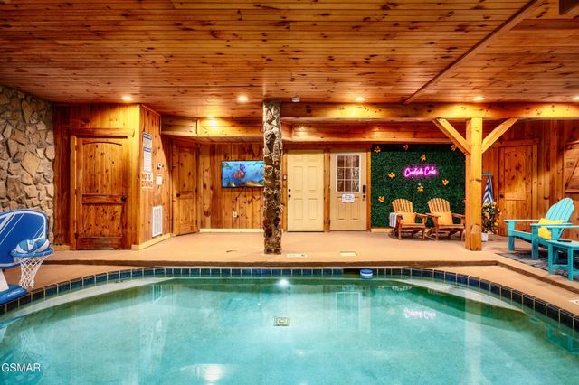 2615 Bear Crossing Way, Sevierville, TN 37862
