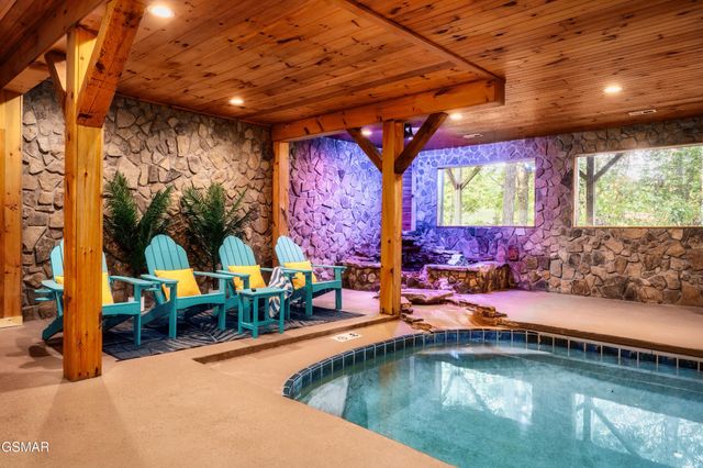 2615 Bear Crossing Way, Sevierville, TN 37862