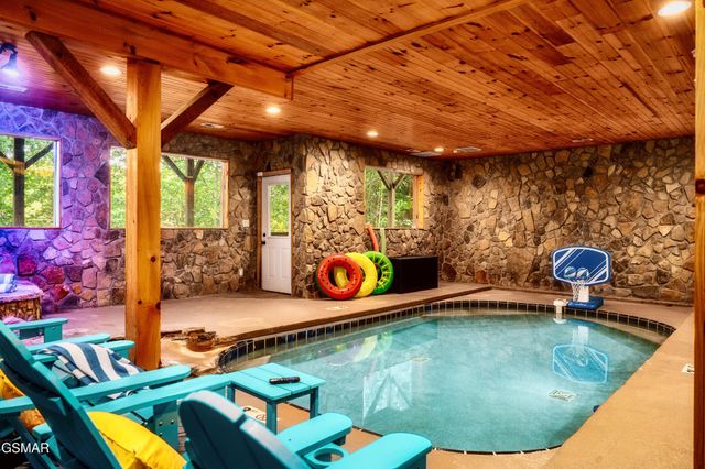 2615 Bear Crossing Way, Sevierville, TN 37862