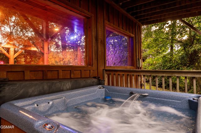 2615 Bear Crossing Way, Sevierville, TN 37862
