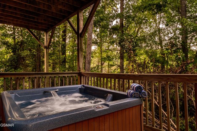2615 Bear Crossing Way, Sevierville, TN 37862