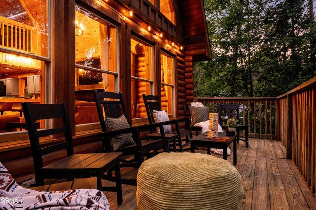 2615 Bear Crossing Way, Sevierville, TN 37862