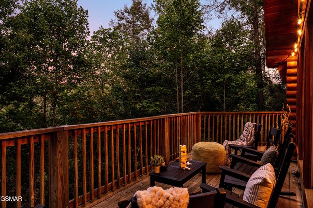 2615 Bear Crossing Way, Sevierville, TN 37862