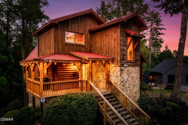 2615 Bear Crossing Way, Sevierville, TN 37862