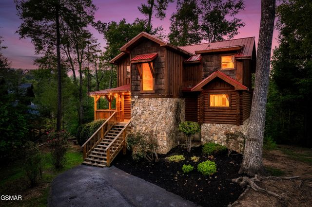 2615 Bear Crossing Way, Sevierville, TN 37862