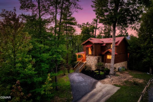 2615 Bear Crossing Way, Sevierville, TN 37862