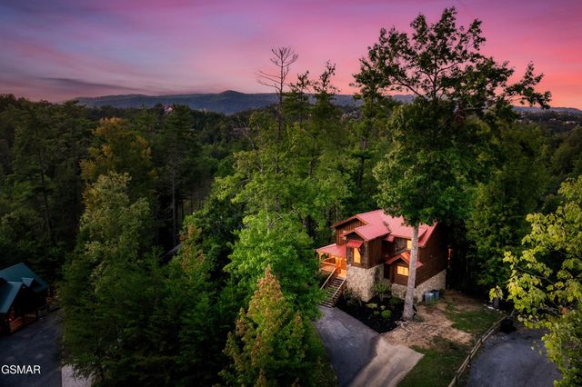 2615 Bear Crossing Way, Sevierville, TN 37862