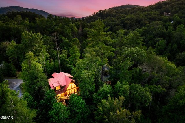 2615 Bear Crossing Way, Sevierville, TN 37862