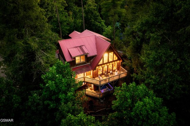 2615 Bear Crossing Way, Sevierville, TN 37862