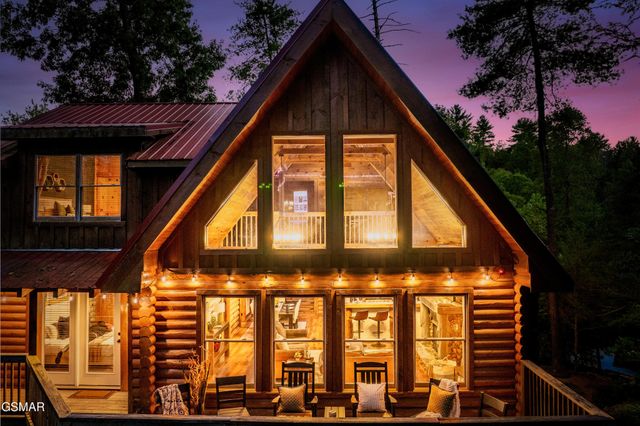 2615 Bear Crossing Way, Sevierville, TN 37862