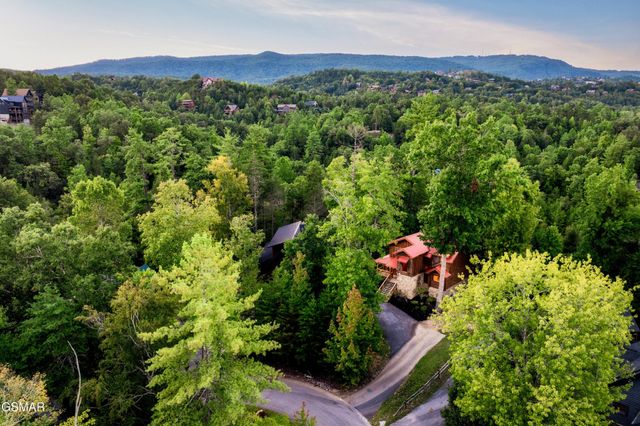 2615 Bear Crossing Way, Sevierville, TN 37862