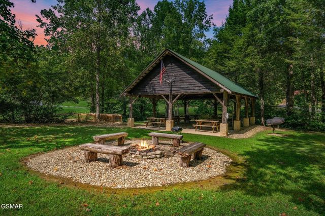 2615 Bear Crossing Way, Sevierville, TN 37862