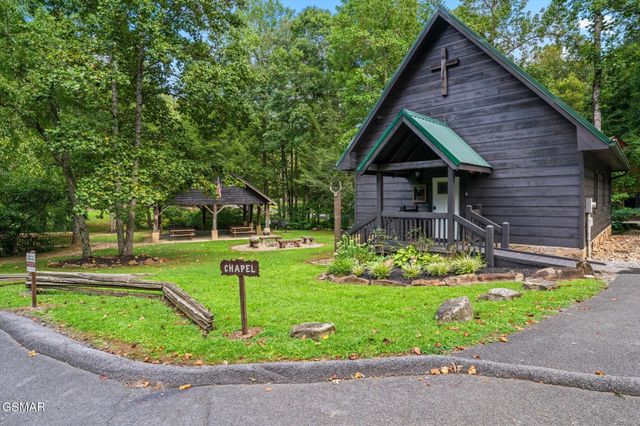 2615 Bear Crossing Way, Sevierville, TN 37862