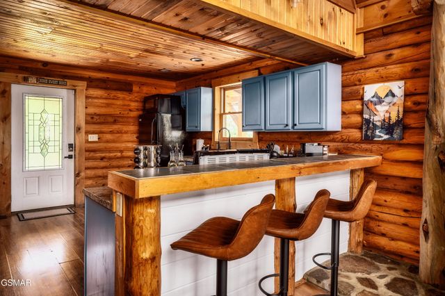 2615 Bear Crossing Way, Sevierville, TN 37862